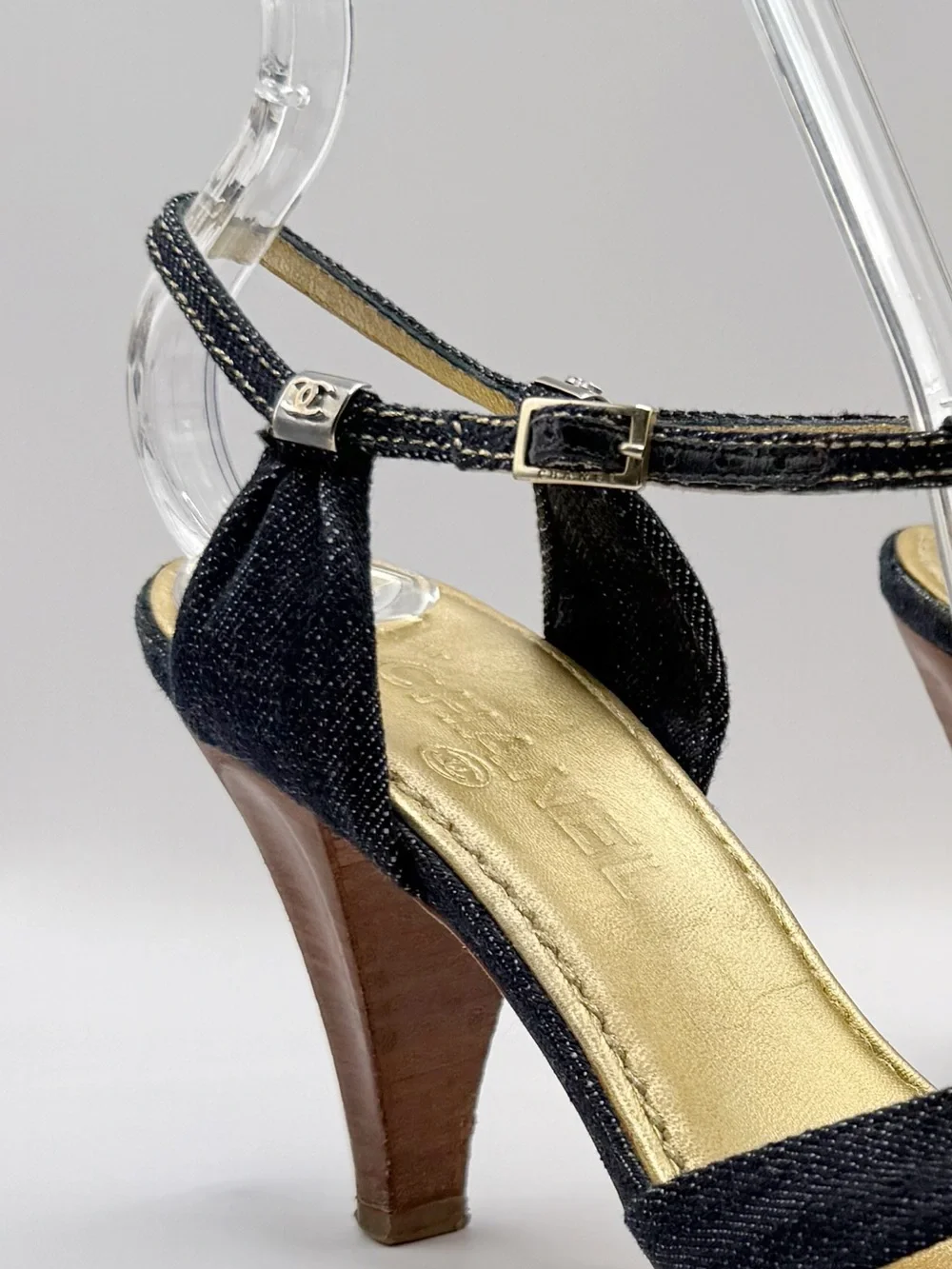 CHANEL Y2K Denim T-Strap  Sandals Heels CC Logo Blue Denim Wood Heel authentic